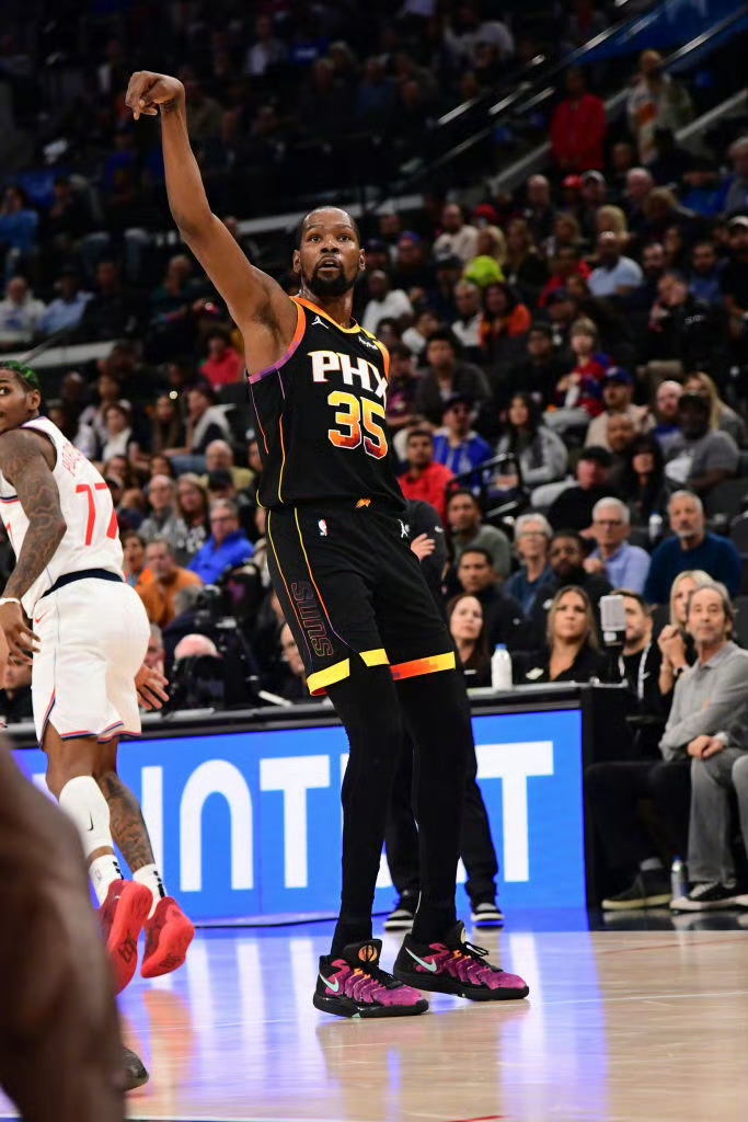 包含火箭迎来三连胜！哈登狂砍40分，打破尴尬纪录的词条