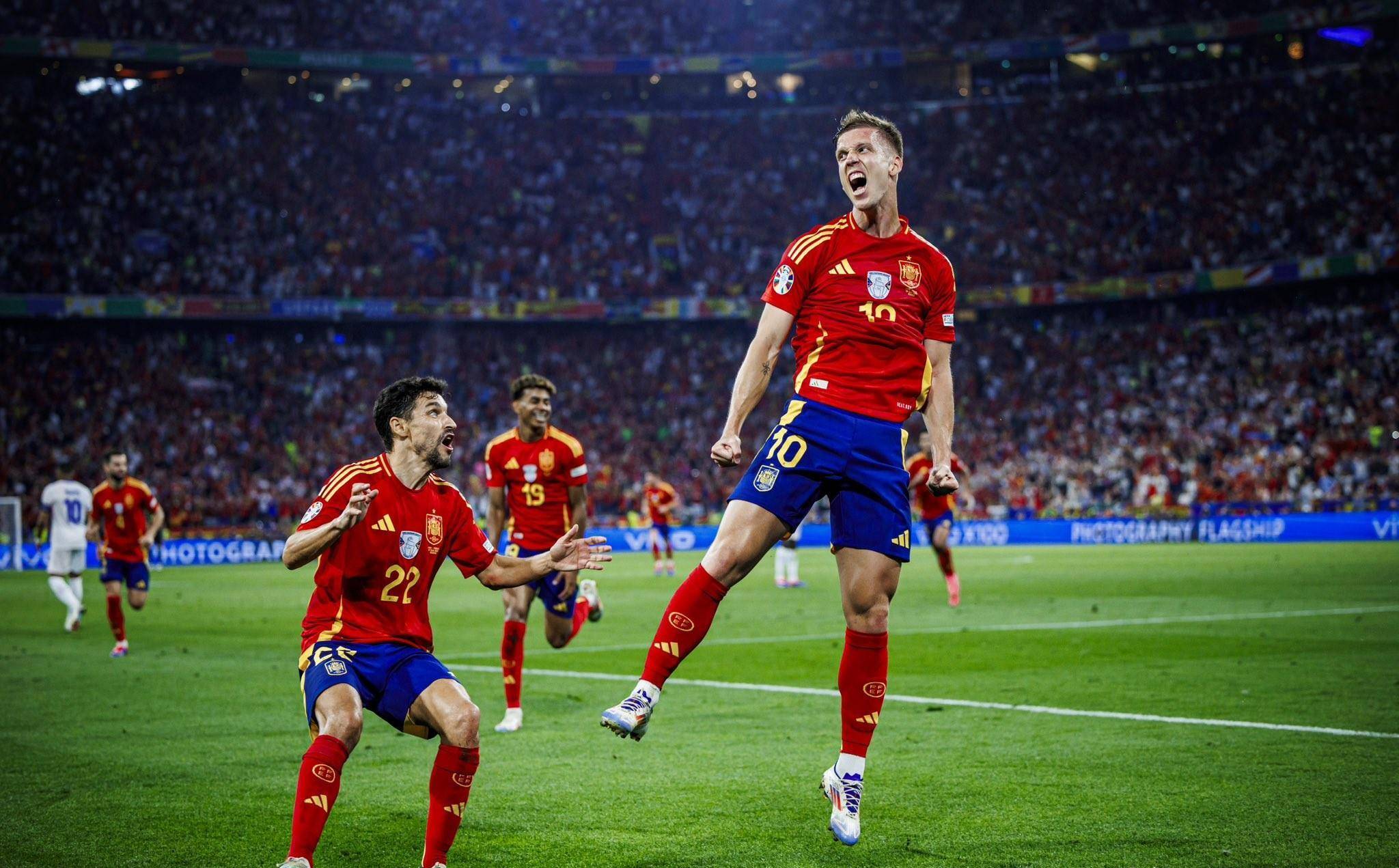 西班牙国家队球员亮相西甲赛场