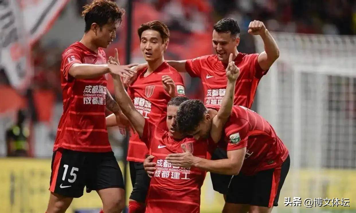 球队进攻火力全开，比分胜负悬念重重