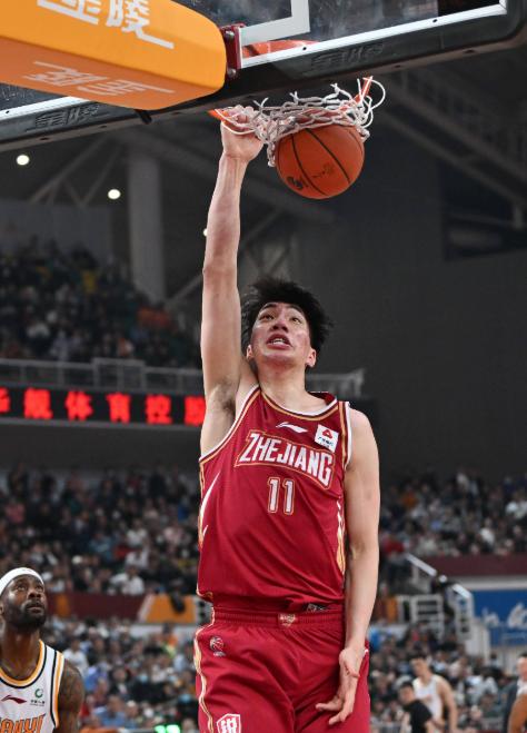 浙江男篮强劲发力，夺取胜利