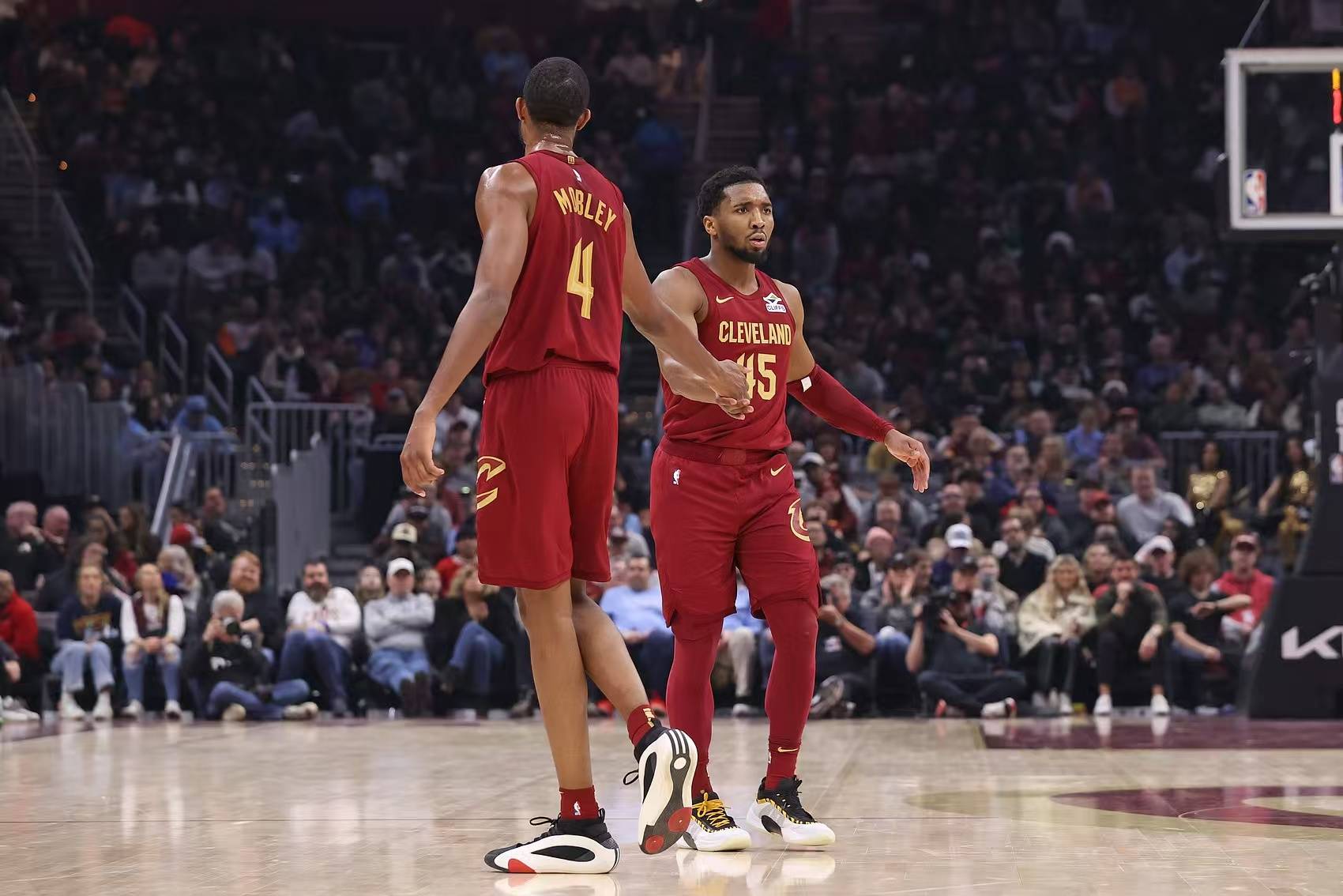 猛龙力克凯尔特人，领先扩大