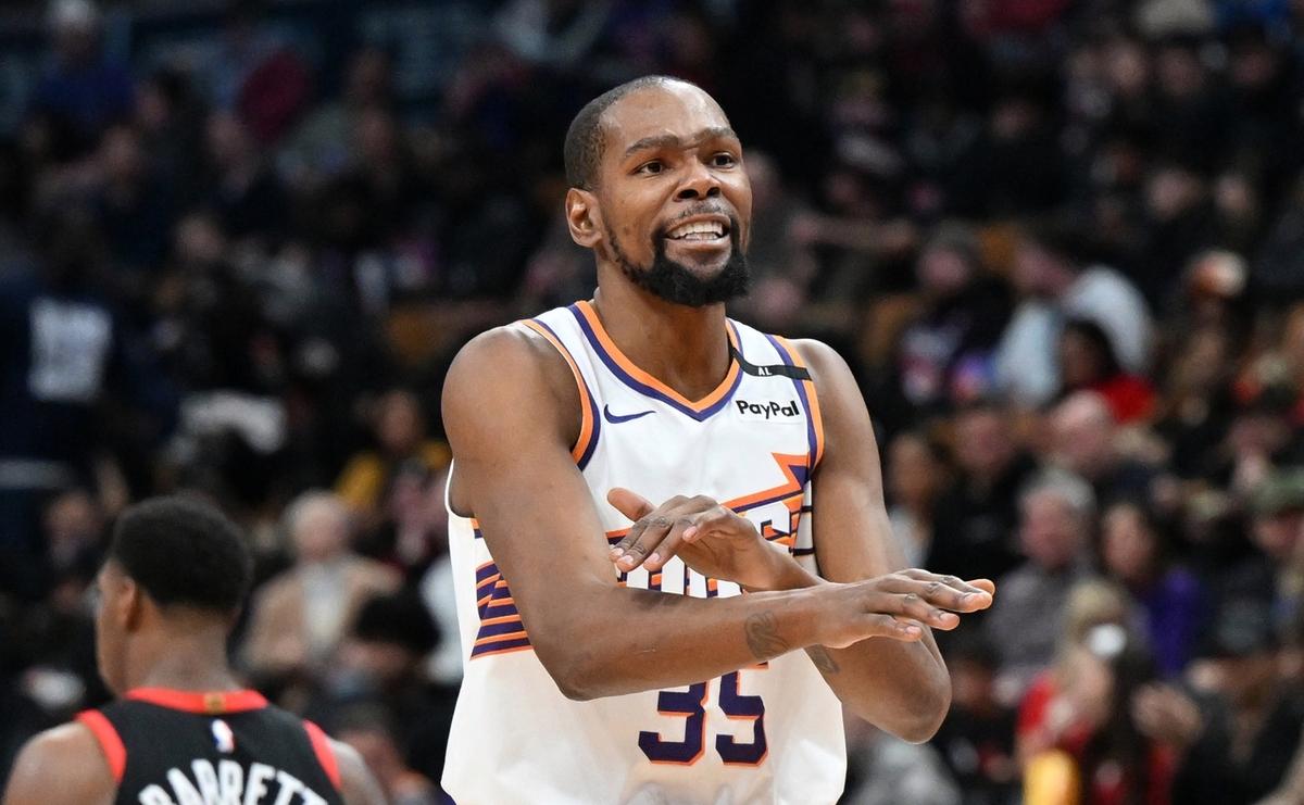 猛龙大胜尼克斯，继续巩固东部第一